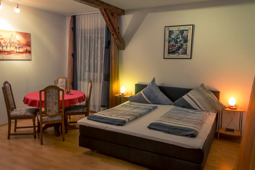 Hotel Adler Aichelberg  Rum bild