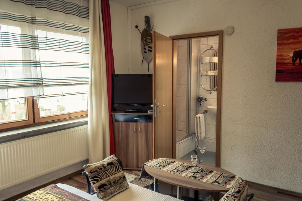 Hotel Adler Aichelberg  Rum bild